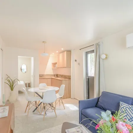 Maison Alcome - Elegant Artist's With Private Garden Guest house 4*