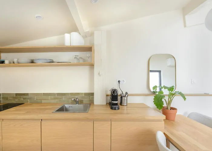 בית הארחה Maison Alcome - Elegant Artist's With Private Garden 4*