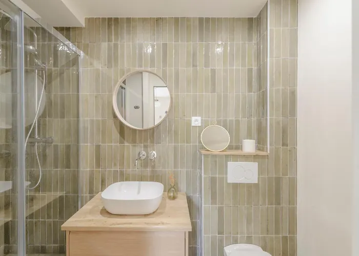 Maison Alcome - Elegant Artist's With Private Garden בית הארחה