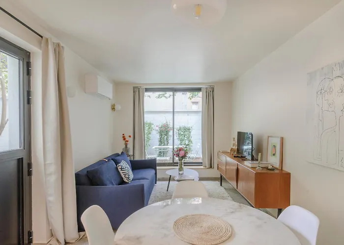 Maison Alcome - Elegant Artist's With Private Garden בית הארחה פריז