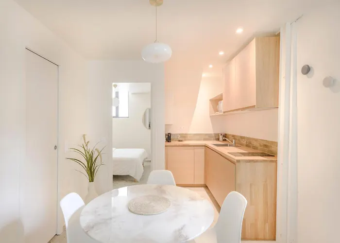 בית הארחה Maison Alcome - Elegant Artist's With Private Garden פריז