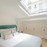 Maison Alcome - Elegant Artist's With Private Garden 4* Párizs